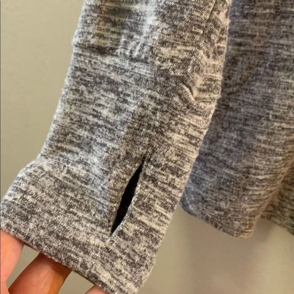 Tahari Sweater - Picture 2 of 4